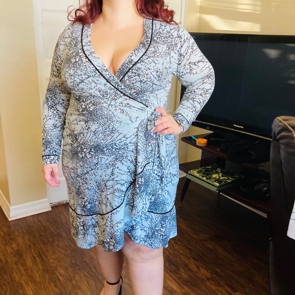 Dress - Picture 10 of 10